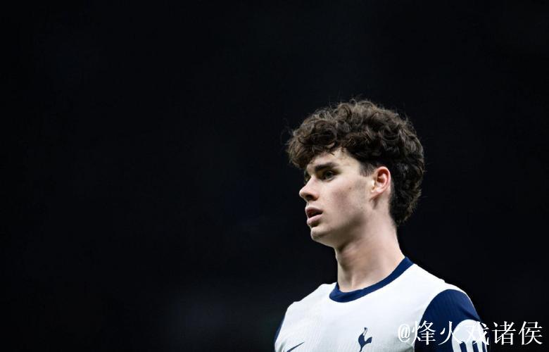 库杜斯：我们的表现不够好；很高兴看到阿奇-格雷想要控球