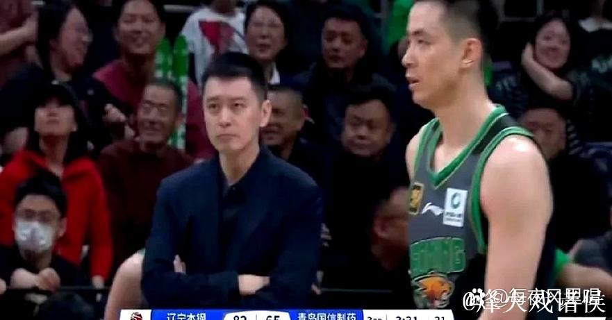 弗格投篮碰到徐杰脸部 杨鸣对着闫军贴脸输出 弗格投篮碰到徐杰脸部 杨鸣对着闫军贴脸输出